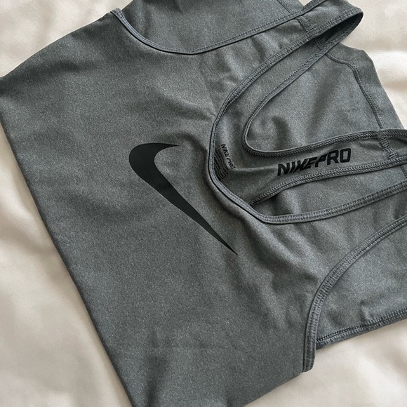 Nike pro sleeveless compression tank tops xs - Picture 2 of 10